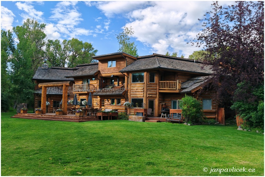 BENTWOOD INN