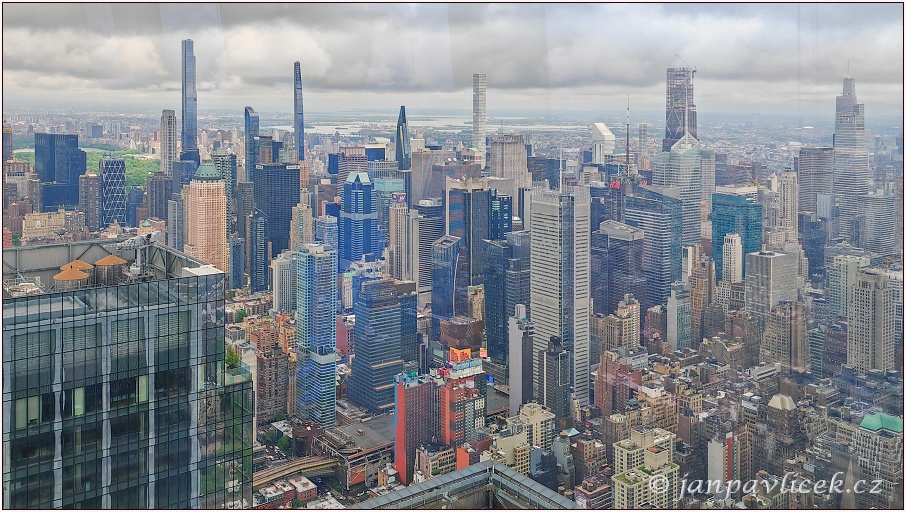HUDSON YARDS  EDGE DECK
