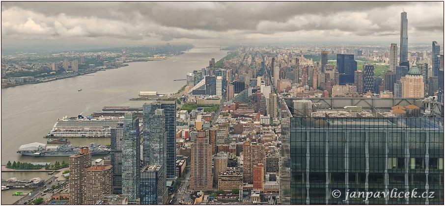 HUDSON YARDS  EDGE DECK