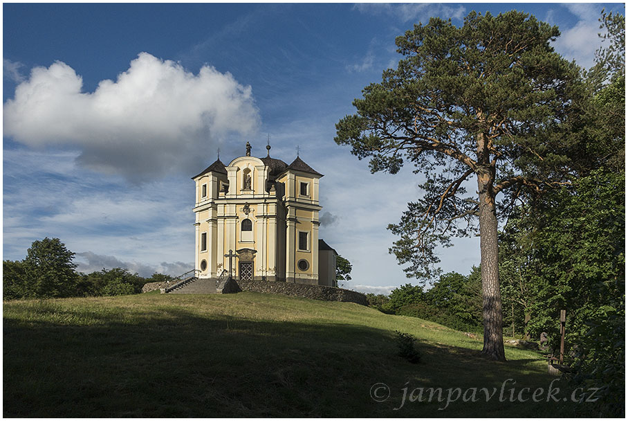 Kostel sv. Jana Křtitele a Panny Marie Karmelské ( zal. 1722), Maková hora (545 m) 