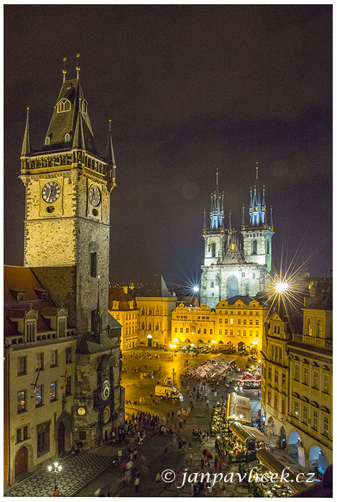 Staroměstské náměstí -  radnice s orlojem a věží  , Týnský chrám, Praha
