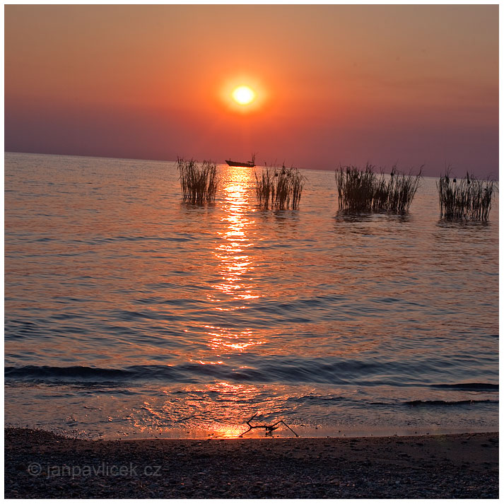 Západ slunce nad jezerem Tanganjika