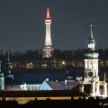 Věže Lorety od Nového světa, v pozadi rozhledna Petřín | fotografie